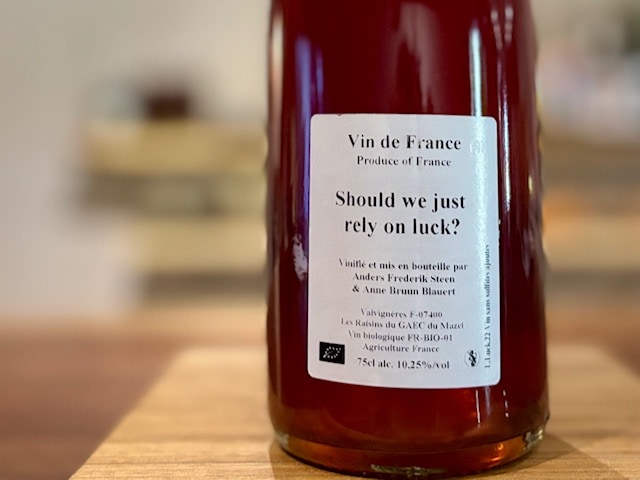 シュドゥ・ウィ・ジャスト・リライ・オン・ラック'22（Should we just rely on luck?'21）ロゼ微発泡