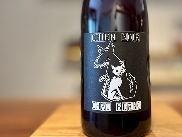 シアン・ノワール・シャ・ブラン 2022（CHIEN NOIR CHAT BLANC 2022）白