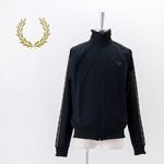 FRED PERRY �ե�åɥڥ꡼ ��˥��å��� ����ȥ饹�ȥơ��� �ȥ�å����㥱�åȡ�J5557�ϡ�BASIC��