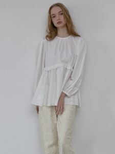 Me♡ unminou ミニフリルシャーリングブラウス(WHITE) 価格で選ぶ | UN MINOU