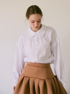ダブルボタンフリルカラーブラウス(WHITE) | すべての商品 | UN MINOU