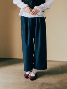 Smooth Tuck Pearl Pants(NAVY)
