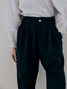 Smooth Tuck Pearl Pants(BLACK)
