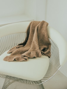 Frill Triangle Muffler(BROWN)