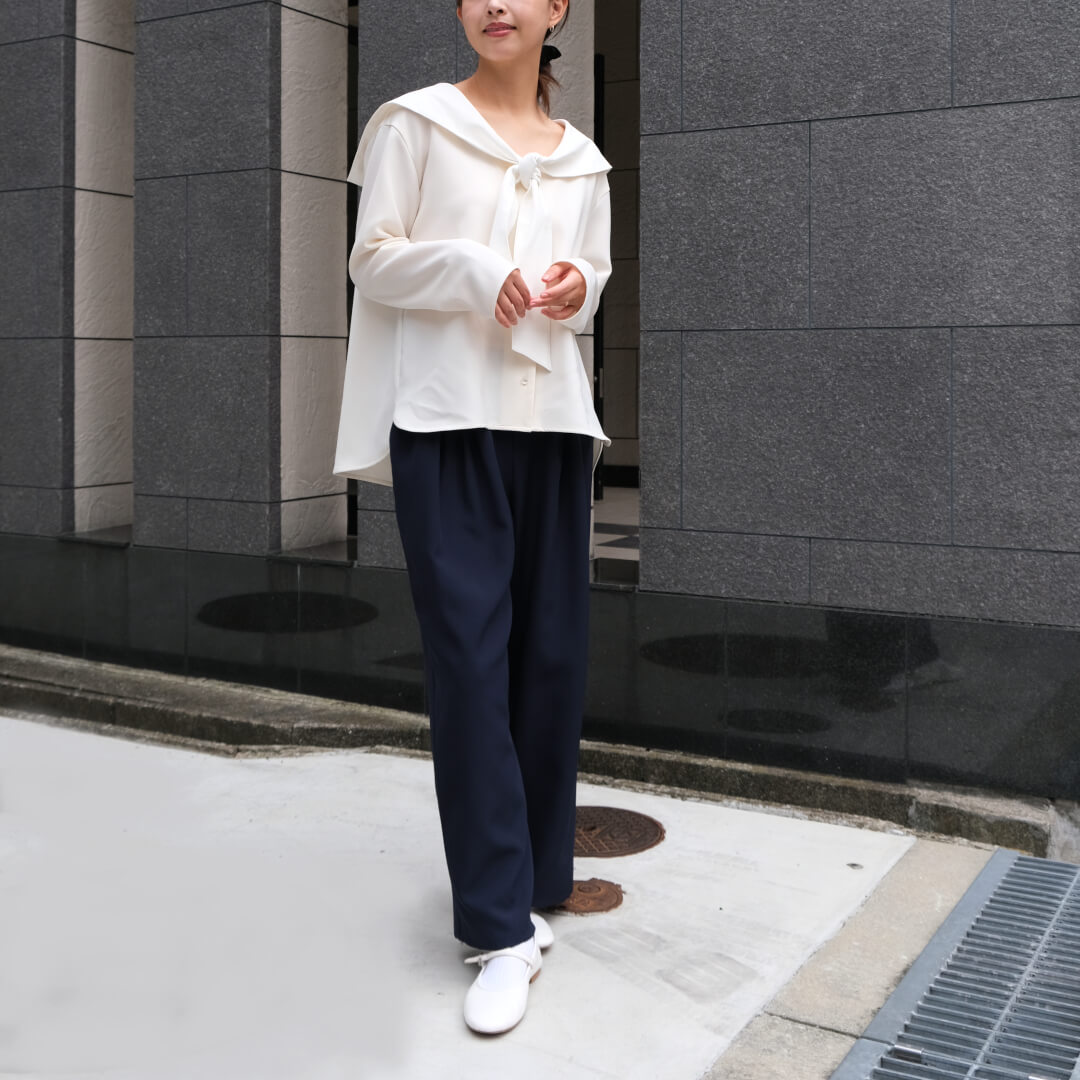 Smooth Tuck Pearl Pants(NAVY)