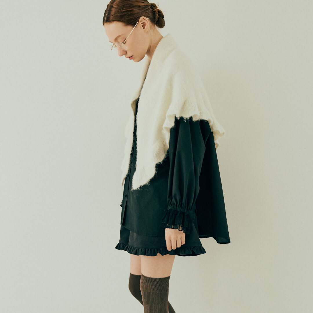 Frill Triangle Muffler(IVORY)