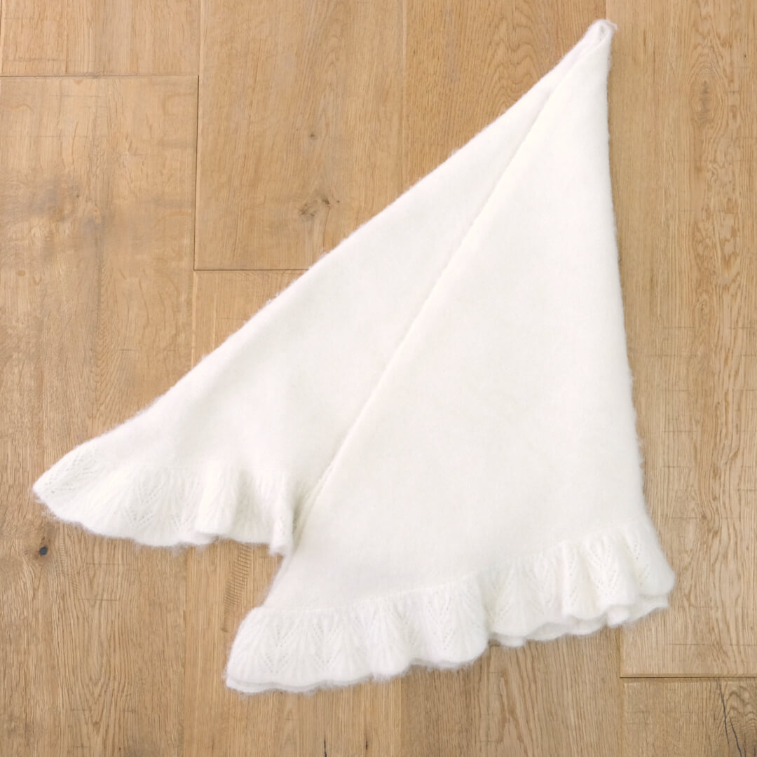 Frill Triangle Muffler(IVORY)