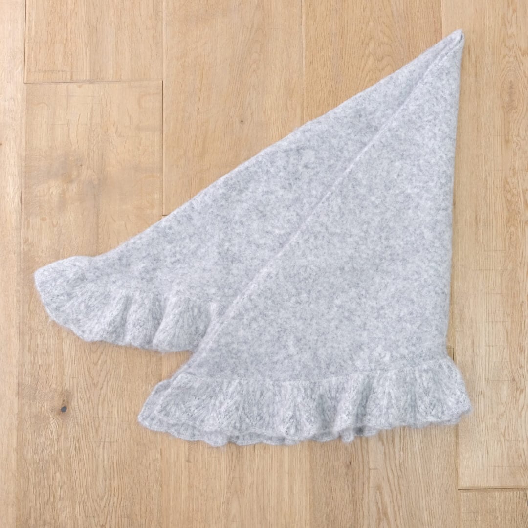 Frill Triangle Muffler(GRAY)