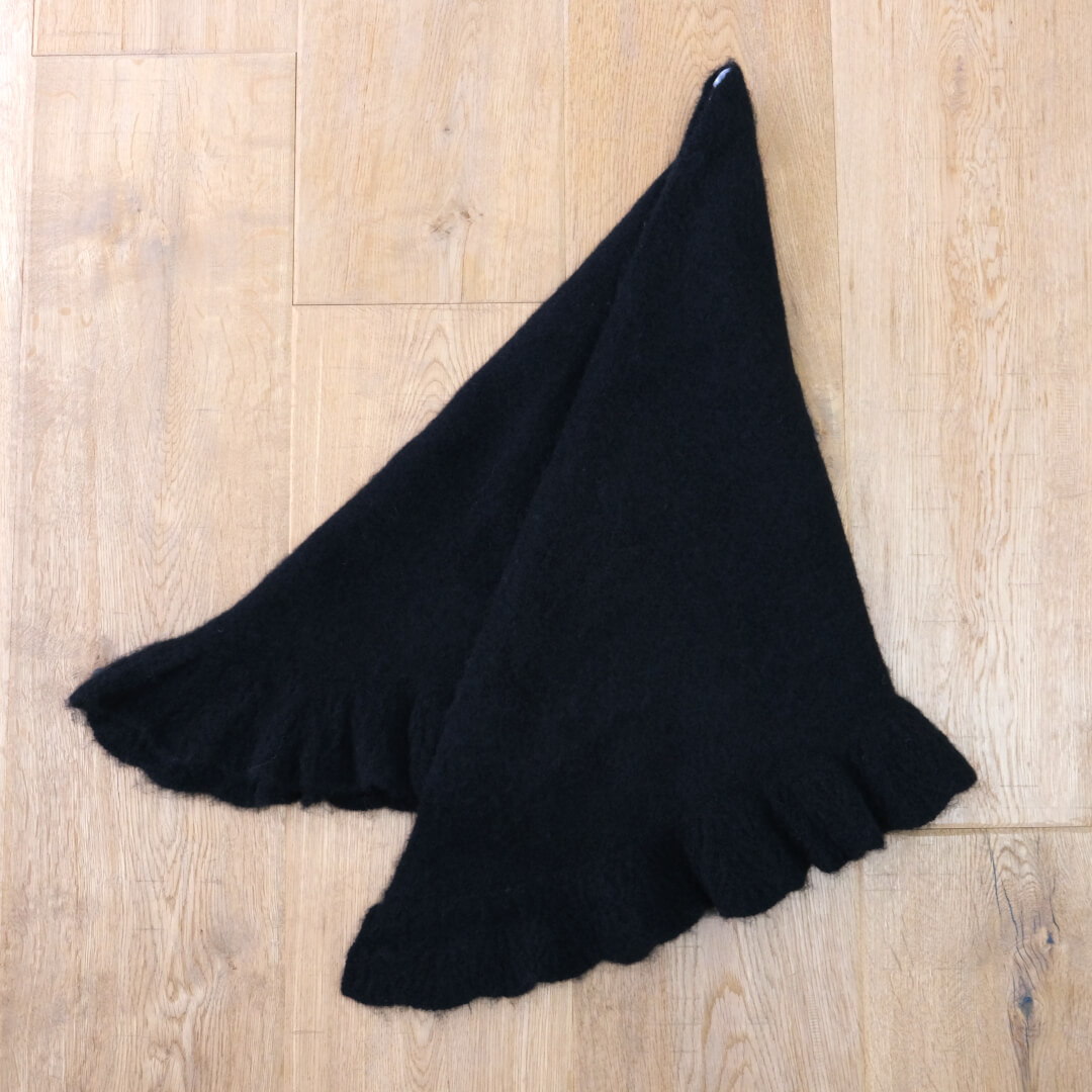 Frill Triangle Muffler(BLACK)