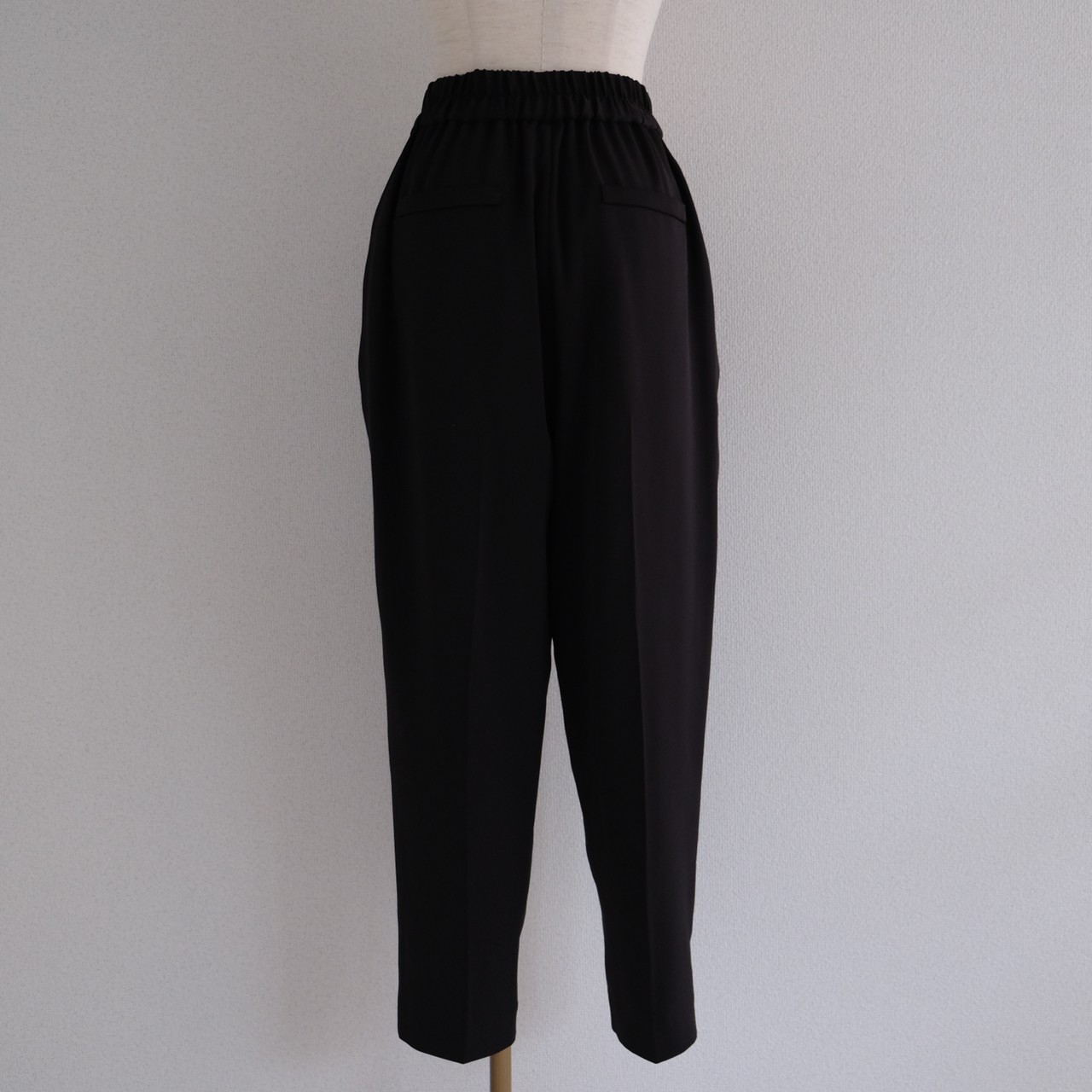 タックテーパードパールパンツ(BLACK) | すべての商品 | UN MINOU