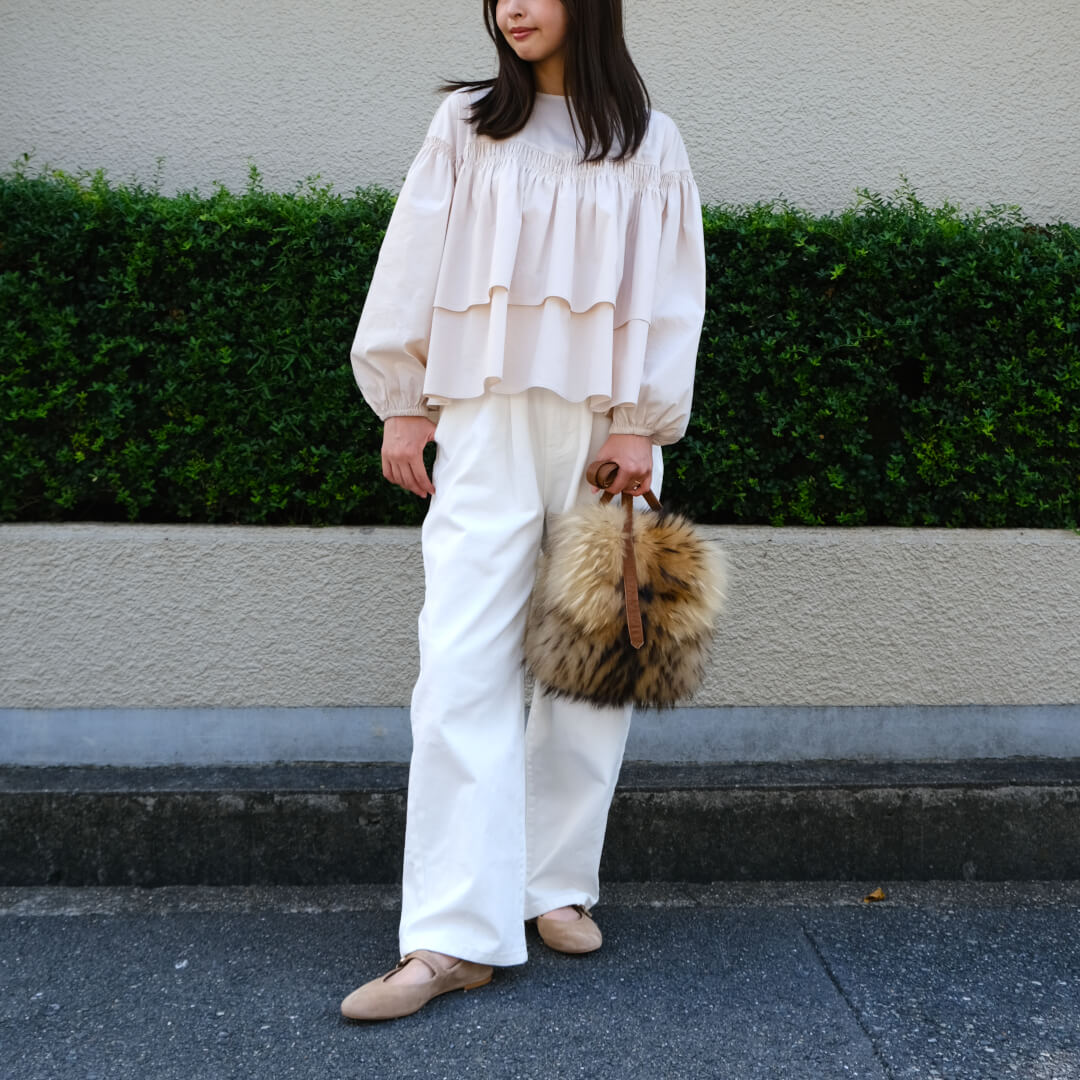 �ƥ������ɥ֥饦��(BEIGE)