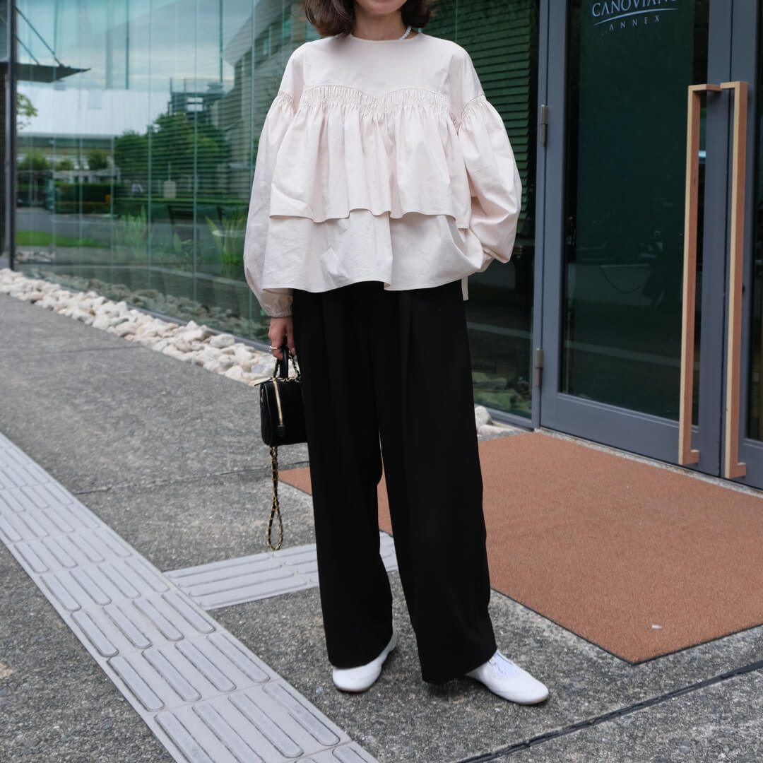 �ƥ������ɥ֥饦��(BEIGE)