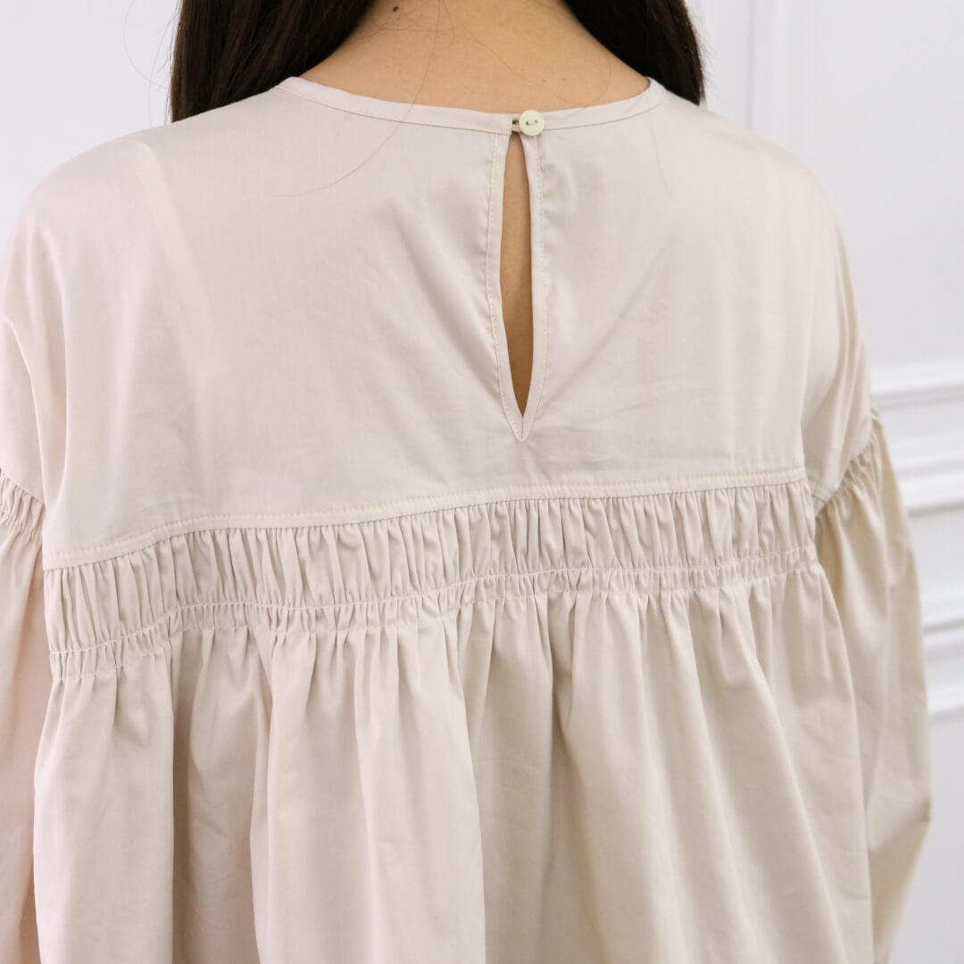 �ƥ������ɥ֥饦��(BEIGE)