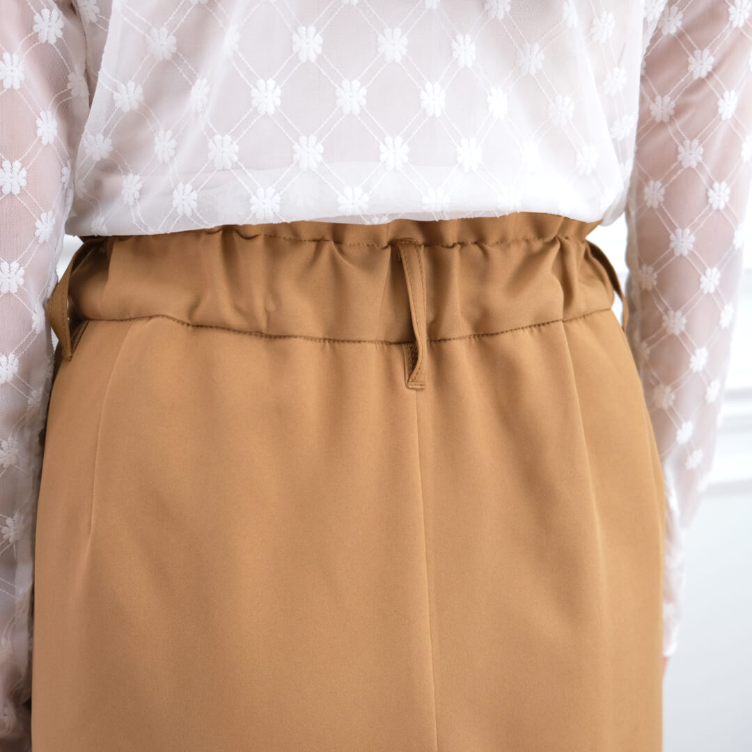 Smooth Tuck Pearl Pants(CAMEL)