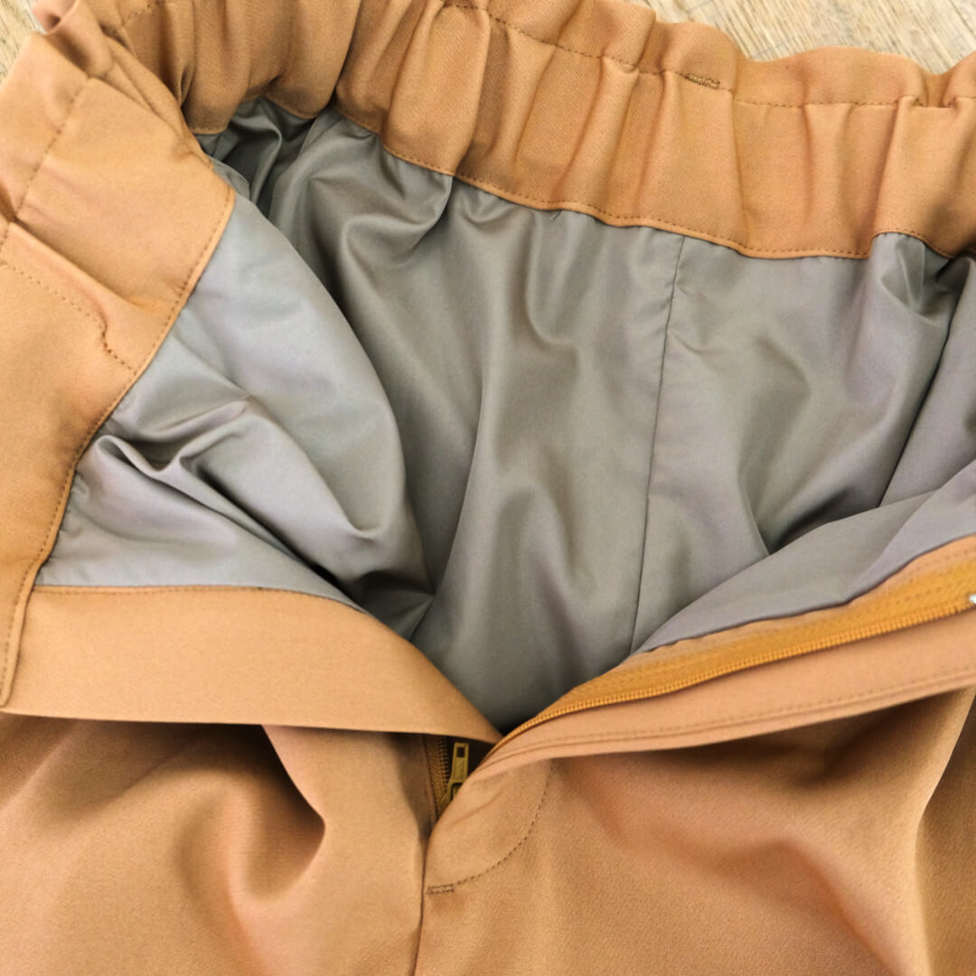 Smooth Tuck Pearl Pants(CAMEL)