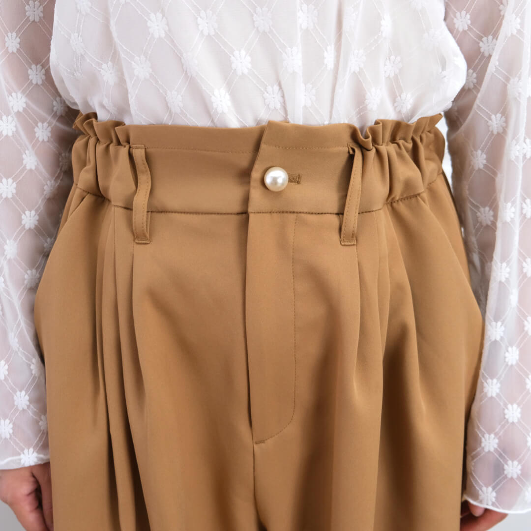 Smooth Tuck Pearl Pants(CAMEL)
