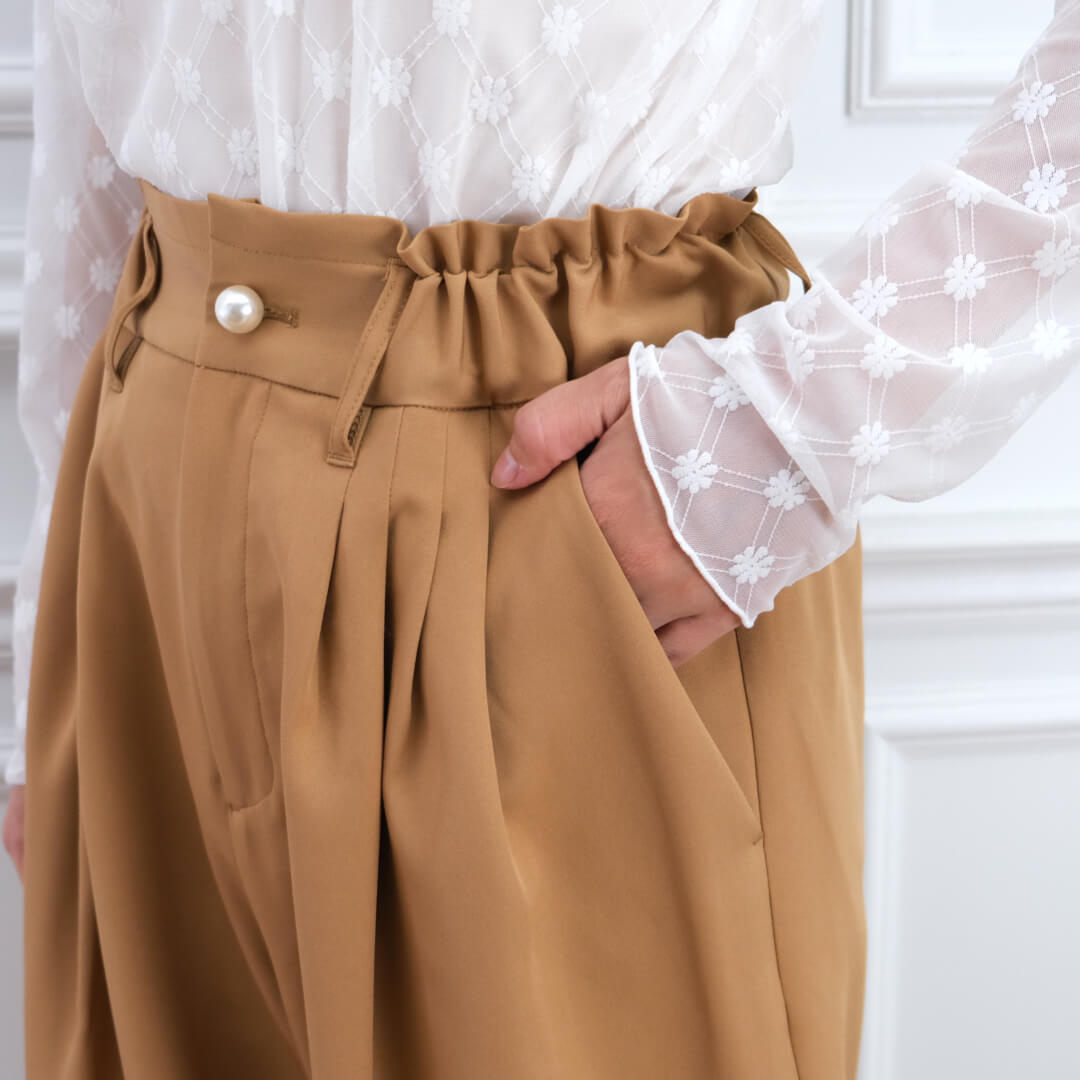 Smooth Tuck Pearl Pants(CAMEL)