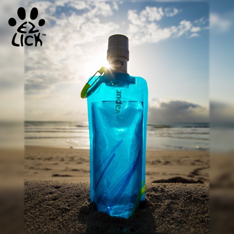 vapur ヴェイパー 折り畳める 犬用給水器 EZ Lick Dog Bottle Water 0.7L / ブルー 700ml 水飲み 散歩