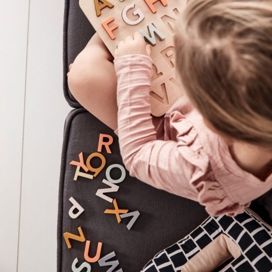 kids concept //木製おもちゃのパズル(アルファベット)