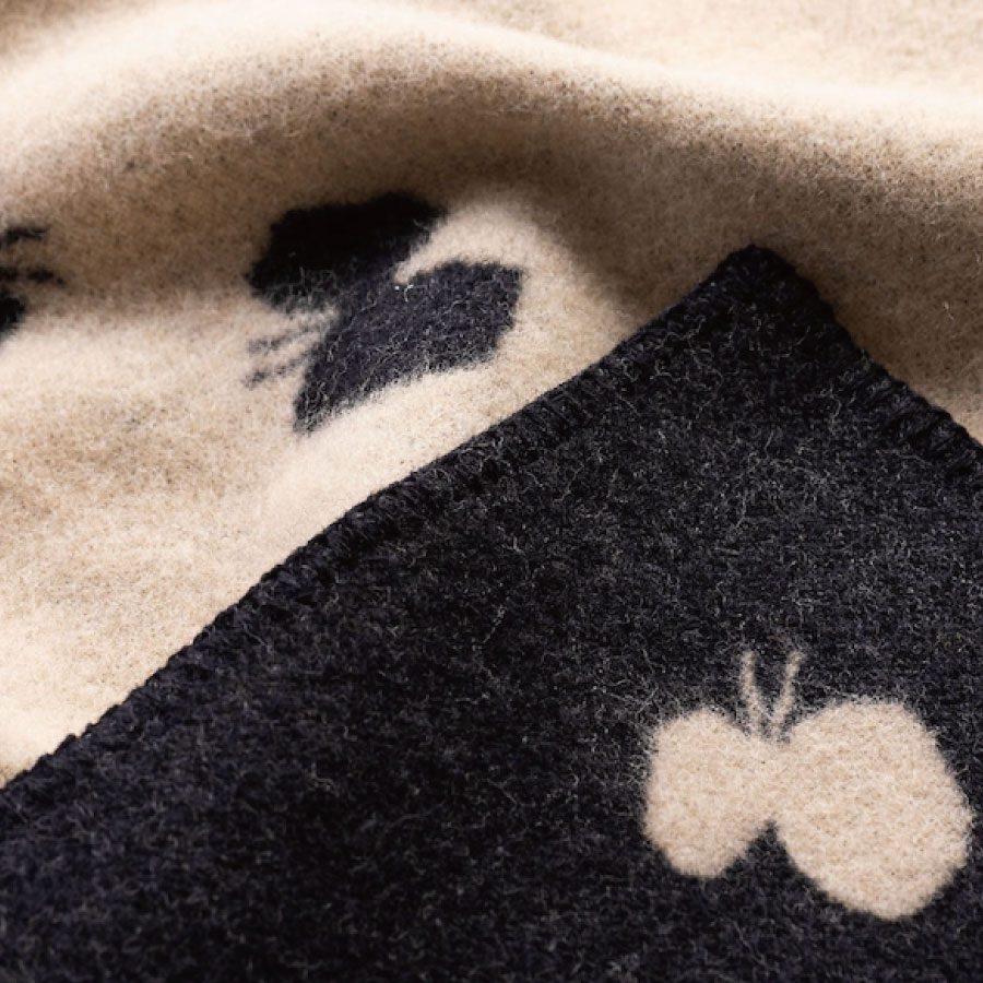 KLIPPAN//ウールハーフブランケット　CHOUCHO（ブラック）