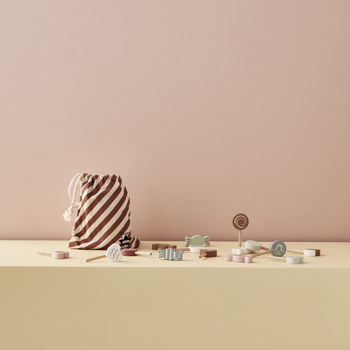 kids concept //木製おもちゃのキャンディスティック