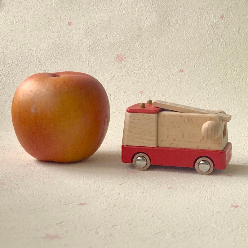 liewood リーウッド Village Fire truck(手のひらサイズの消防車）車 働くクルマ 木のおもちゃ
