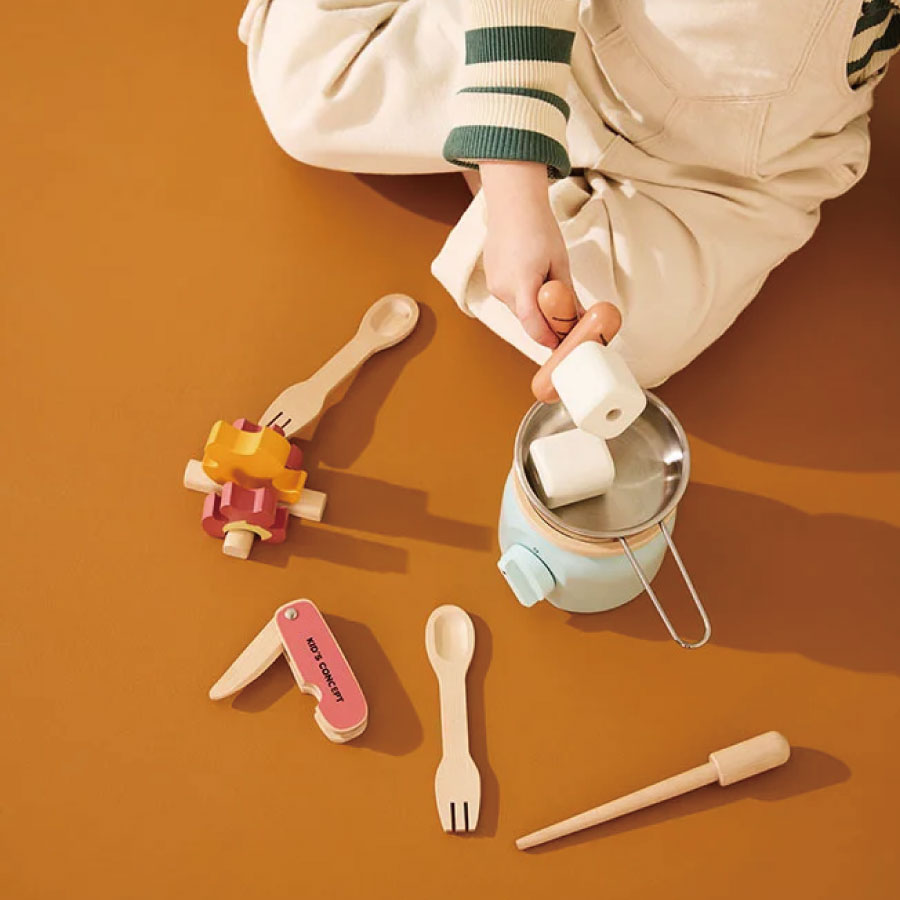 【kid's concept】キッズコンセプト Wooden camping cooker set  木製おもちゃ kidsconcept