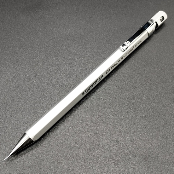 254 ステッドラー ヘキサゴナルシャープ シルキーシルバー | 製図用品