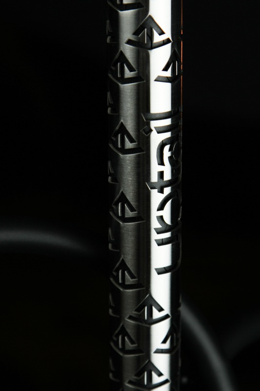 Embery&UPTAIL����٥꡼����ܥ�ǥ� MONO-H 4.0 - Silver Black