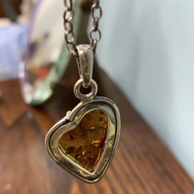 アンバーハートネックレス | 小物・アクセサリー,ネックレス | URAJIYA