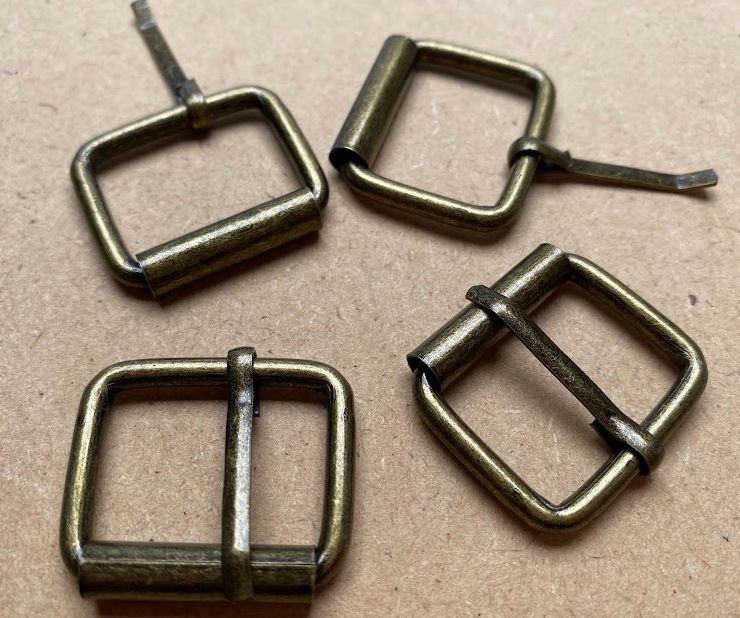 ◇P-52◇【バックル】内径2.5cm アンティークゴールド 4個セット【梱包