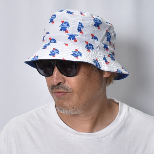 Pabst Blue Ribbon/Reversible Bucket Hat�ʥѥ֥��� ��С����֥�ϥåȡ˥֥롼��PBR���� [a-8658]