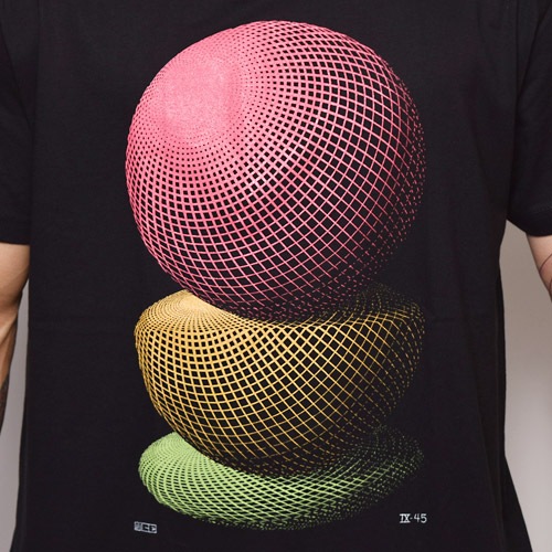 M.C.Escher/Three Spherss Print T-Shirt��M.C.���å��㡼 �ץ���T����ġ˥֥�å� [a-1821]