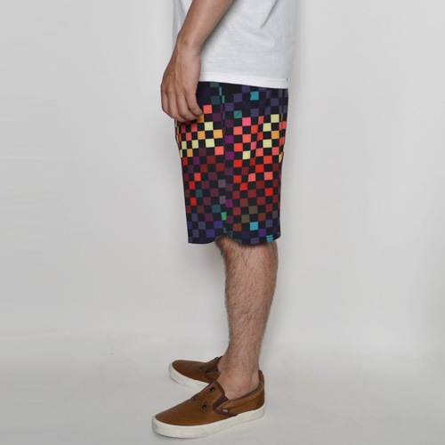VANSバンズ限定ERAマルチチェッカーフラッグSURFパンツ海パン29インチ Vans/Era Strech Board Shorts（バンズ ボードショーツ