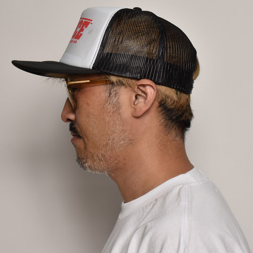 Juice Magazine/Logo Trucker Hat�ʥ��塼���ޥ����� ����åס˥ۥ磻�ȡߥ֥�å� [a-6018]