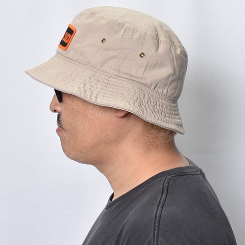 Helmet Laws Suck Patched Cotton Bucket Hat�ʥإ��åȥ��������å��ϥåȡ˥١����� [a-8551]