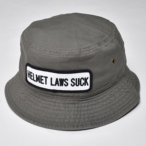 Helmet Laws Suck Patched Cotton Bucket Hat�ʥإ��åȥ��������å��ϥåȡ˥��꡼�� [a-8552]