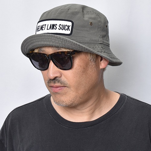 Helmet Laws Suck Patched Cotton Bucket Hat�ʥإ��åȥ��������å��ϥåȡ˥��꡼�� [a-8552]