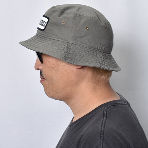 Helmet Laws Suck Patched Cotton Bucket Hat�ʥإ��åȥ��������å��ϥåȡ˥��꡼�� [a-8552]