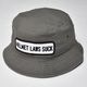 Helmet Laws Suck Patched Cotton Bucket Hat�ʥإ��åȥ��������å��ϥåȡ˥��꡼�� [a-8552]