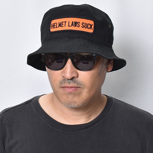 Helmet Laws Suck Patched Cotton Bucket Hat�ʥإ��åȥ��������å��ϥåȡ˥֥�å� [a-8553]