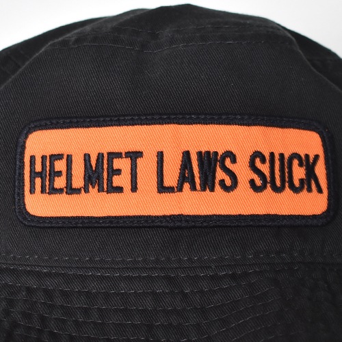 Helmet Laws Suck Patched Cotton Bucket Hat�ʥإ��åȥ��������å��ϥåȡ˥֥�å� [a-8553]