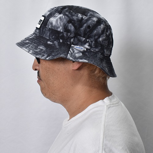 Shit Happens Black Tie Dye Bucket Hat�ʥ��åȥϥץ󥺥ϥåȡ˥֥�å��������� [a-8603]