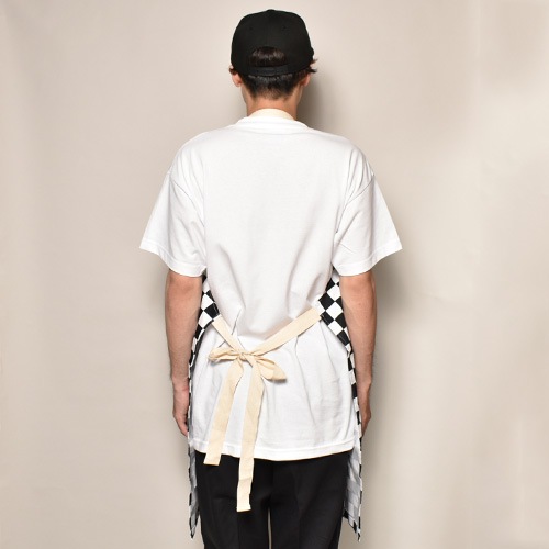 Checkerboard Apron�ʥ����å����ܡ��ɥ��ץ���˥ۥ磻�ȡߥ֥�å� [a-3751]