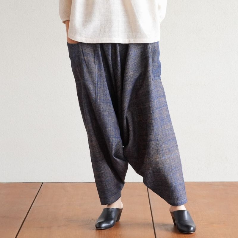うさと usaato ピエロ パンツ 藍染 草木染 size4 期間限定価格】うさと USAATO 手織り 天然草木染 藍染め むささび