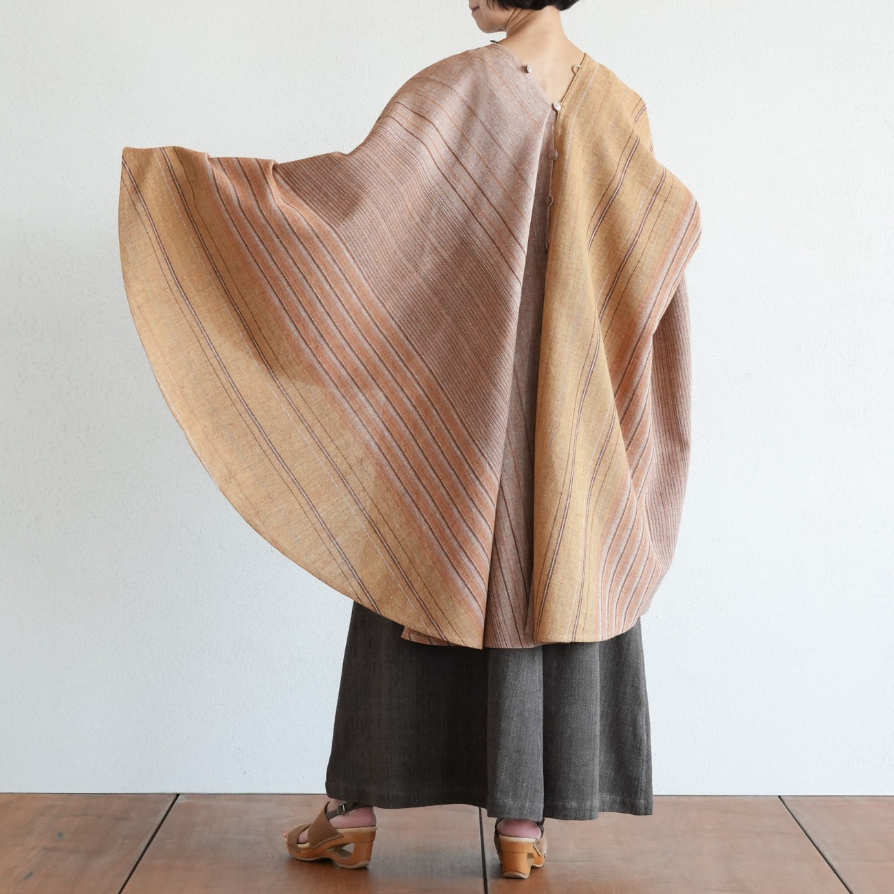 ユーカラ織マント STAFF STYLING｜THE SHOP YOHJI YAMAMOTO