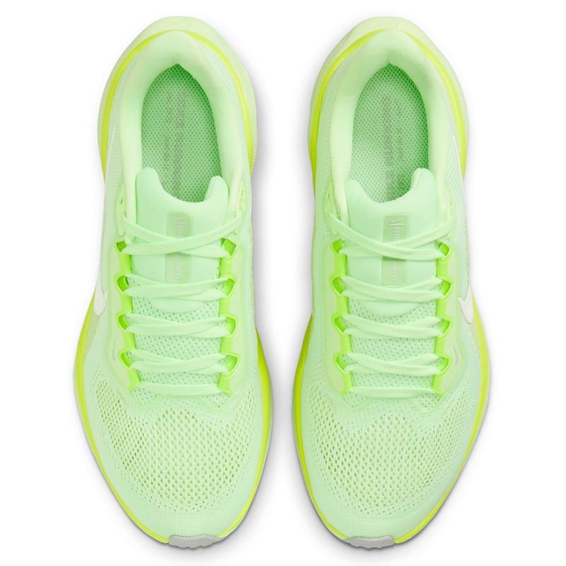 新品Nike ペガサス蛍光グリーン ランニングシューズ ナイキの最新ランニングシューズシリーズが発売