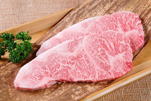 【みわ牛】高オレイン酸のサーロインステーキ 2枚/ステーキにも合うソース付き！【送料無料】12/6(土)以降順次発送