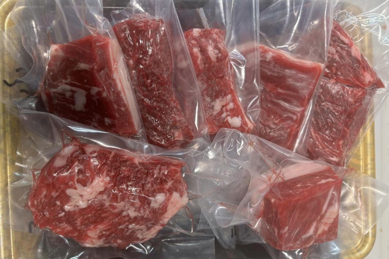 受付中!!【お歳暮企画】おまかせみわ馬刺し 6～8袋＝合計400g 自家製馬刺し醤油セット　発送日は、12/6(土)以降順次【送料無料】