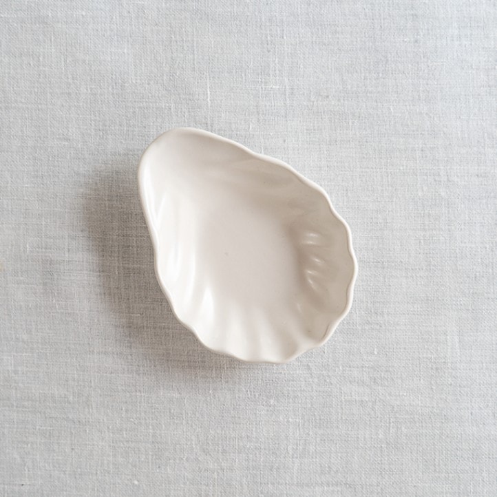 白釉貝がら小皿　亀田文